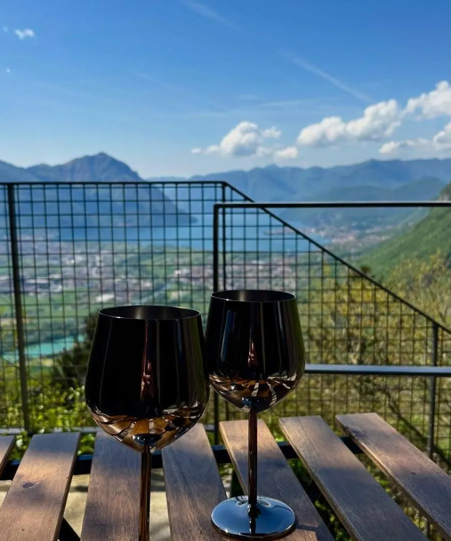 La Casa Di Cesare Hotel Rogno 0*,  Italy
